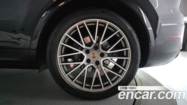 Porsche Cayenne 2022 — Photo 21/32