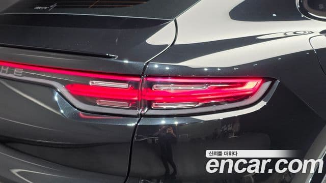 Porsche Cayenne 2022 — Photo 2/32