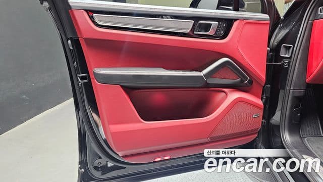 Porsche Cayenne 2022 — Photo 17/32