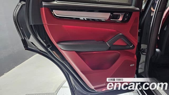 Porsche Cayenne 2022 — Photo 4/32