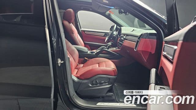 Porsche Cayenne 2022 — Photo 19/32