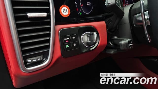Porsche Cayenne 2022 — Photo 14/32