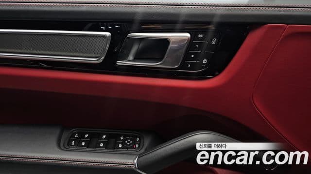 Porsche Cayenne 2022 — Photo 9/32