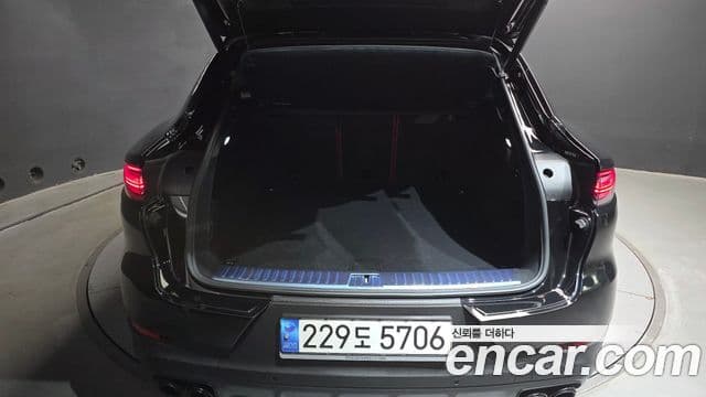 Porsche Cayenne 2022 — Photo 24/32