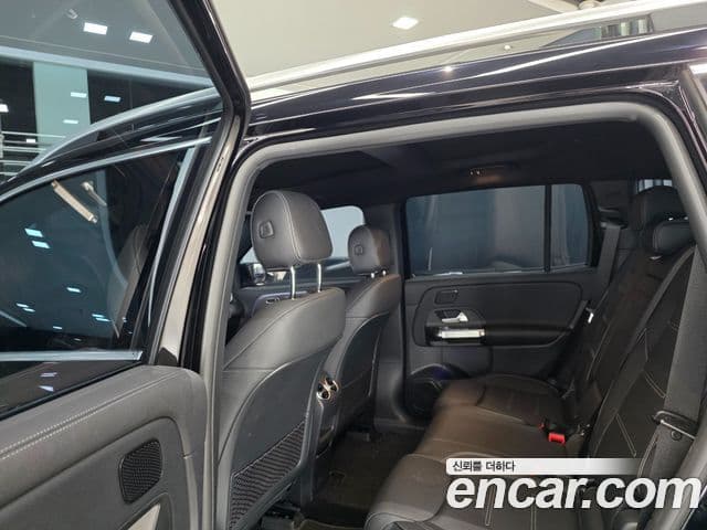 Mercedes-Benz EQB 2023 — ფოტო 17/19