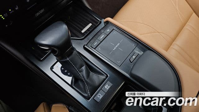 Lexus ES300h 2021 — Фото 9/20