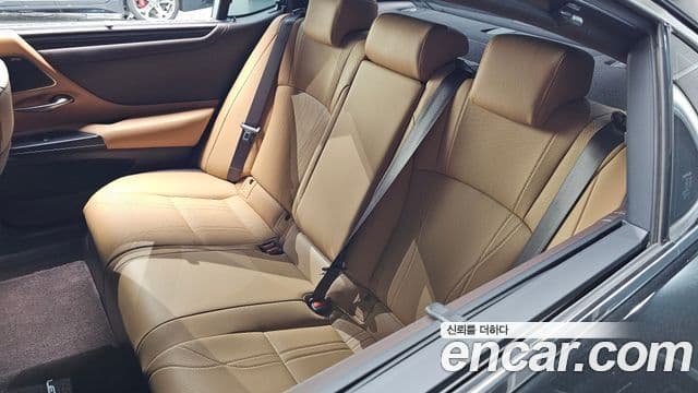 Lexus ES300h 2021 — Şəkil 14/34