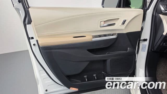 Toyota Sienna 2021 — ფოტო 9/38