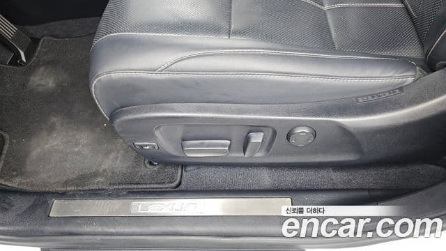 Lexus RX450h 2019 — Photo 29/32