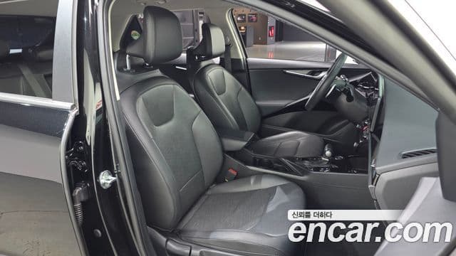 Kia Niro 2022 — ფოტო 18/30
