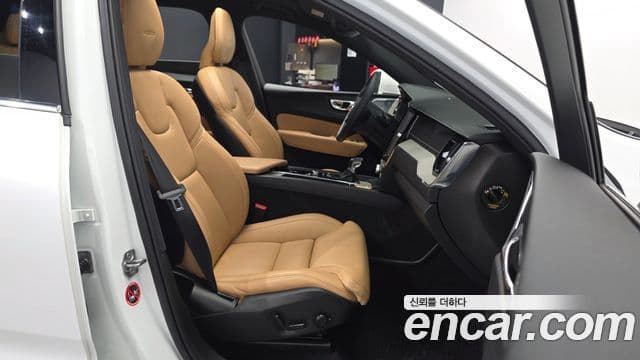 Volvo XC60 2019 — Фото 11/20