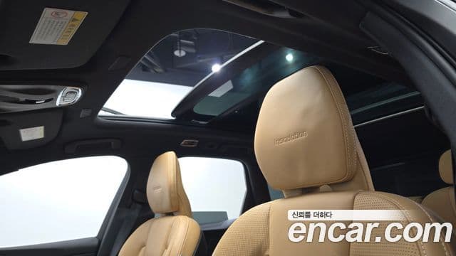 Volvo XC60 2019 — Фото 18/20