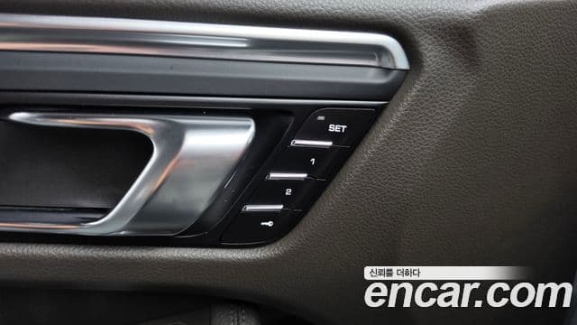 Porsche Macan 2021 — Photo 25/34