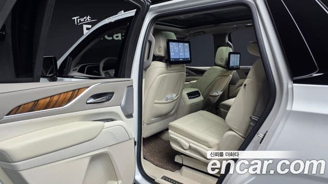 Cadillac Escalade 2021 — Şəkil 18/42