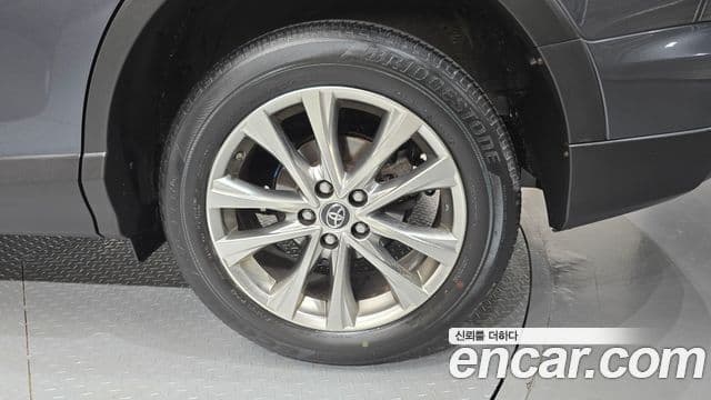 Toyota RAV4 2018 — Photo 3/33