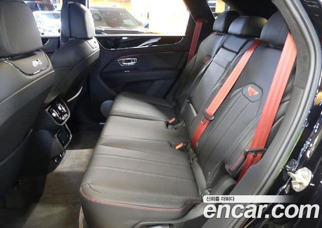 Bentley Bentayga 2025 — Photo 10/20