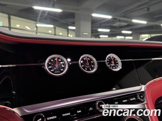 Bentley Continental GT 2022 — Photo 14/16