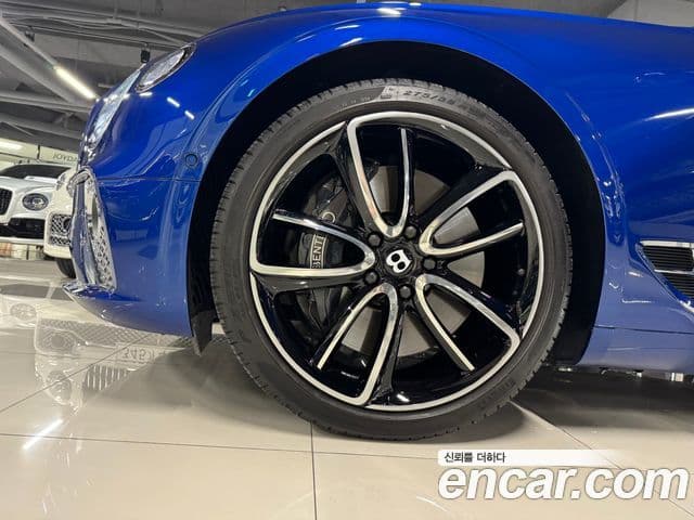 Bentley Continental GT 2022 — Photo 13/16