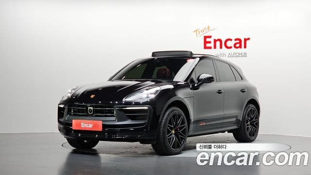 Porsche Macan 2023 — Фото 1/20