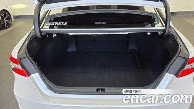 Toyota Camry 2019 — Şəkil 15/20