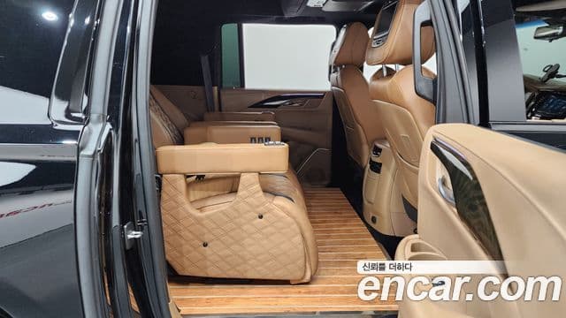 Cadillac Escalade 2018 — ფოტო 8/37