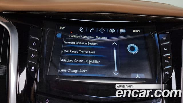 Cadillac Escalade 2018 — ფოტო 13/37
