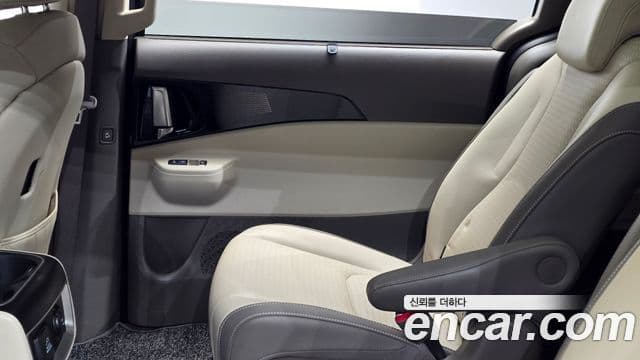 Kia Carnival 2024 — Photo 25/32