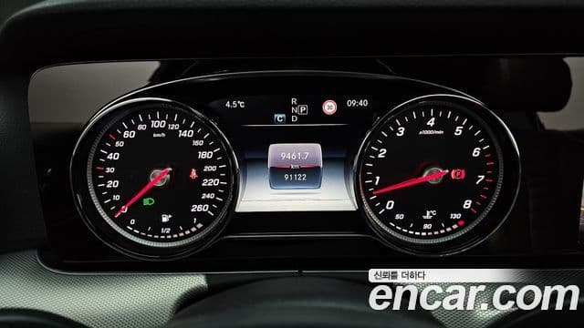 Mercedes-Benz E-Class 2018 — Şəkil 17/20
