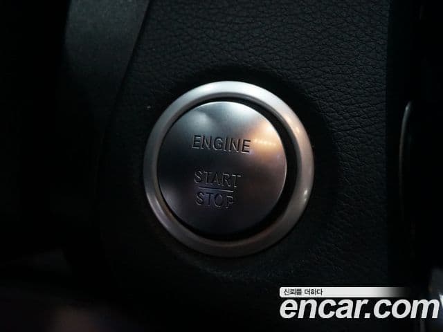 Mercedes-Benz C-Class 2018 — ფოტო 9/20