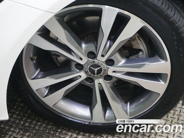 Mercedes-Benz C-Class 2018 — ფოტო 15/20