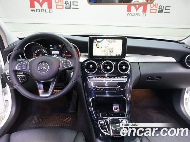 Mercedes-Benz C-Class 2018 — ფოტო 17/20