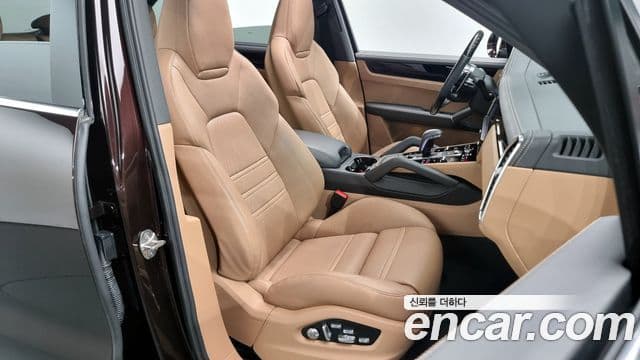 Porsche Cayenne 2020 — фото 10 из 20
