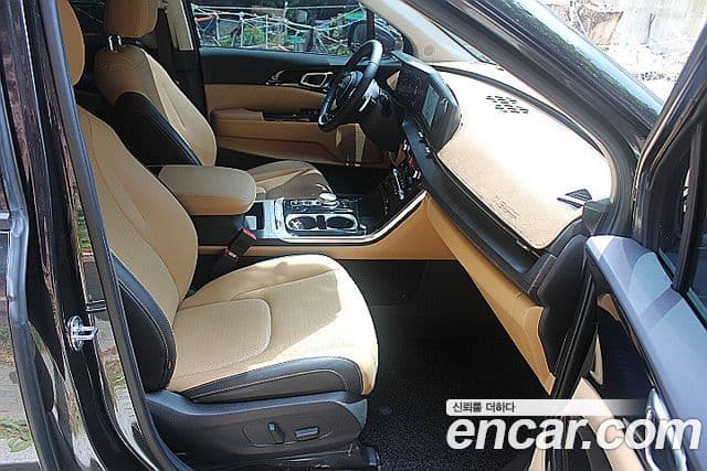 Kia Carnival 2023 — Şəkil 16/20
