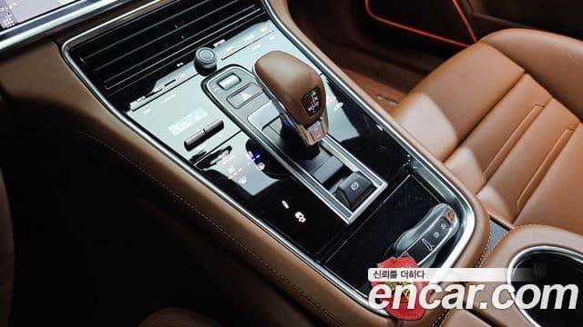 Porsche Panamera 2021 — ფოტო 9/20