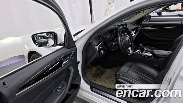 BMW 5 Series 2018 — фото 10 из 20