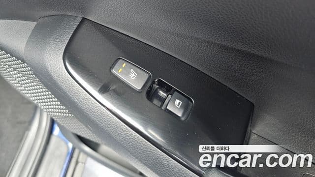 Kia Seltos 2023 — ფოტო 18/20