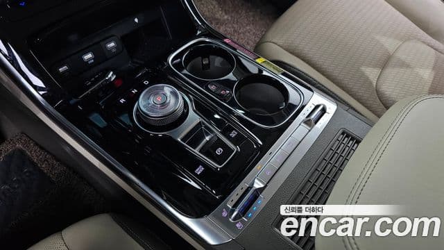 Kia Carnival 2022 — фото 9 из 20