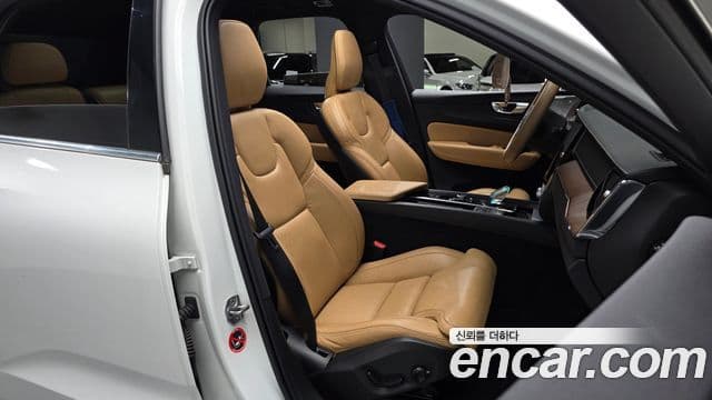 Volvo XC60 2021 — Şəkil 10/20