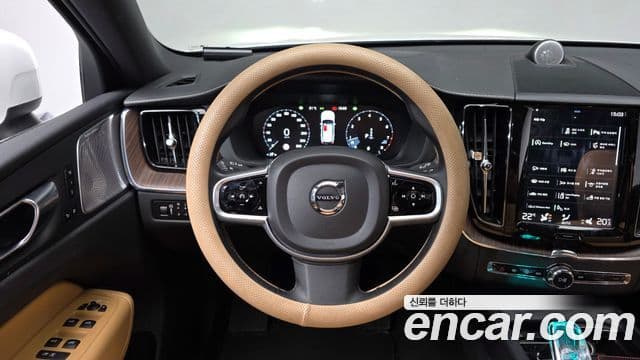 Volvo XC60 2021 — Şəkil 13/20