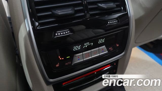BMW X7 2021 — фото 18 из 20