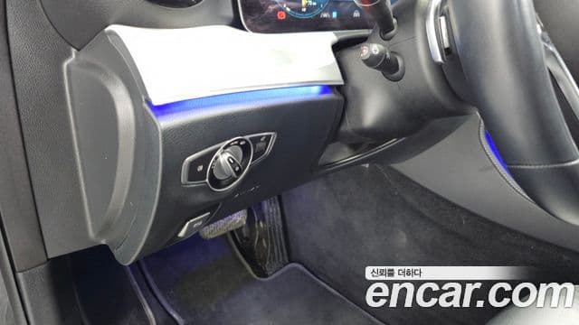 Mercedes-Benz E-Class 2021 — ფოტო 14/20