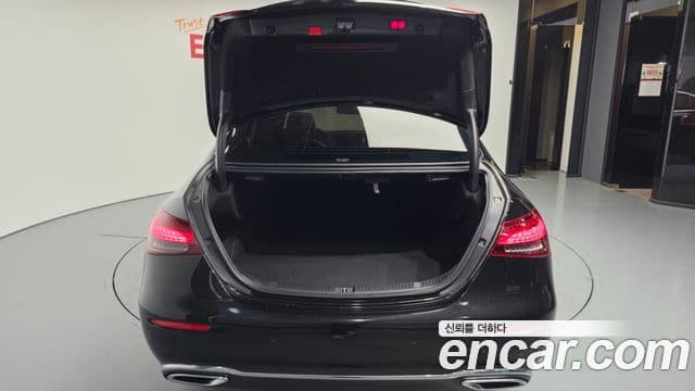 Mercedes-Benz E-Class 2021 — ფოტო 20/20
