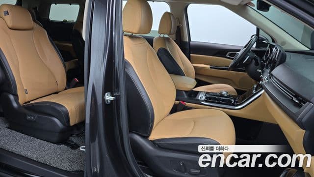 Kia Carnival 2020 — фото 10 из 20