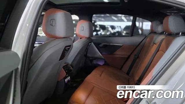 BMW 5 Series 2025 — фото 8 из 15