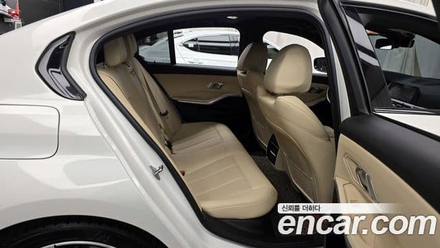 BMW 3 Series 2021 — ფოტო 12/20