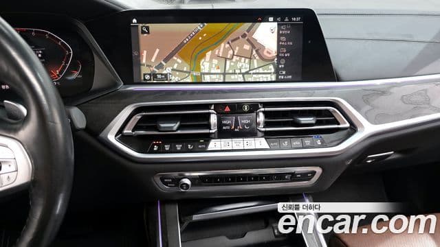 BMW X7 2021 — ფოტო 14/20