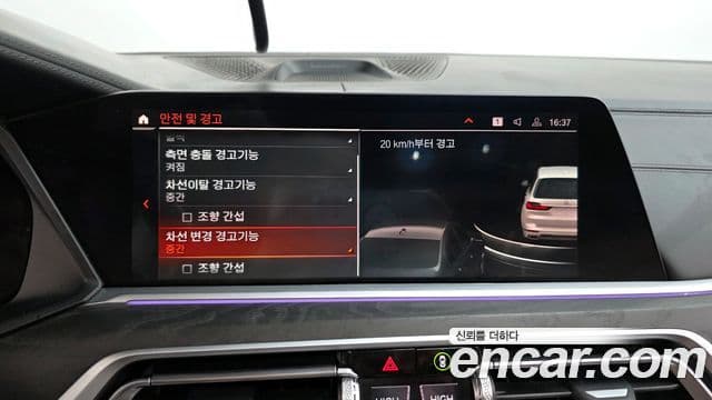 BMW X7 2021 — ფოტო 16/20