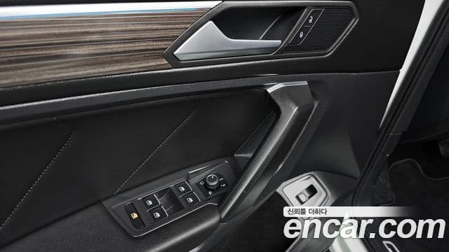Volkswagen Tiguan Allspace 2023 — ფოტო 19/20