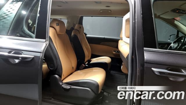 Kia Carnival 2023 — Şəkil 12/20