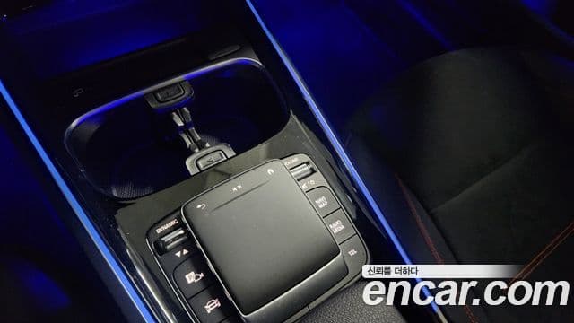 Mercedes-Benz GLB-Class 2022 — Şəkil 11/18